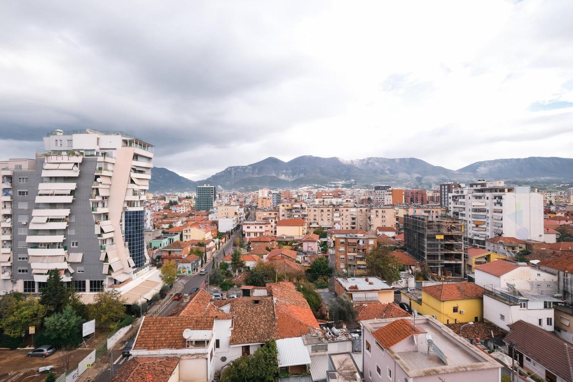 Two Steps Apartments 2 Tirana Buitenkant foto